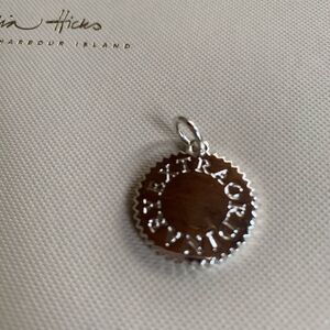 India Hicks Token - Extraordinary - Silver